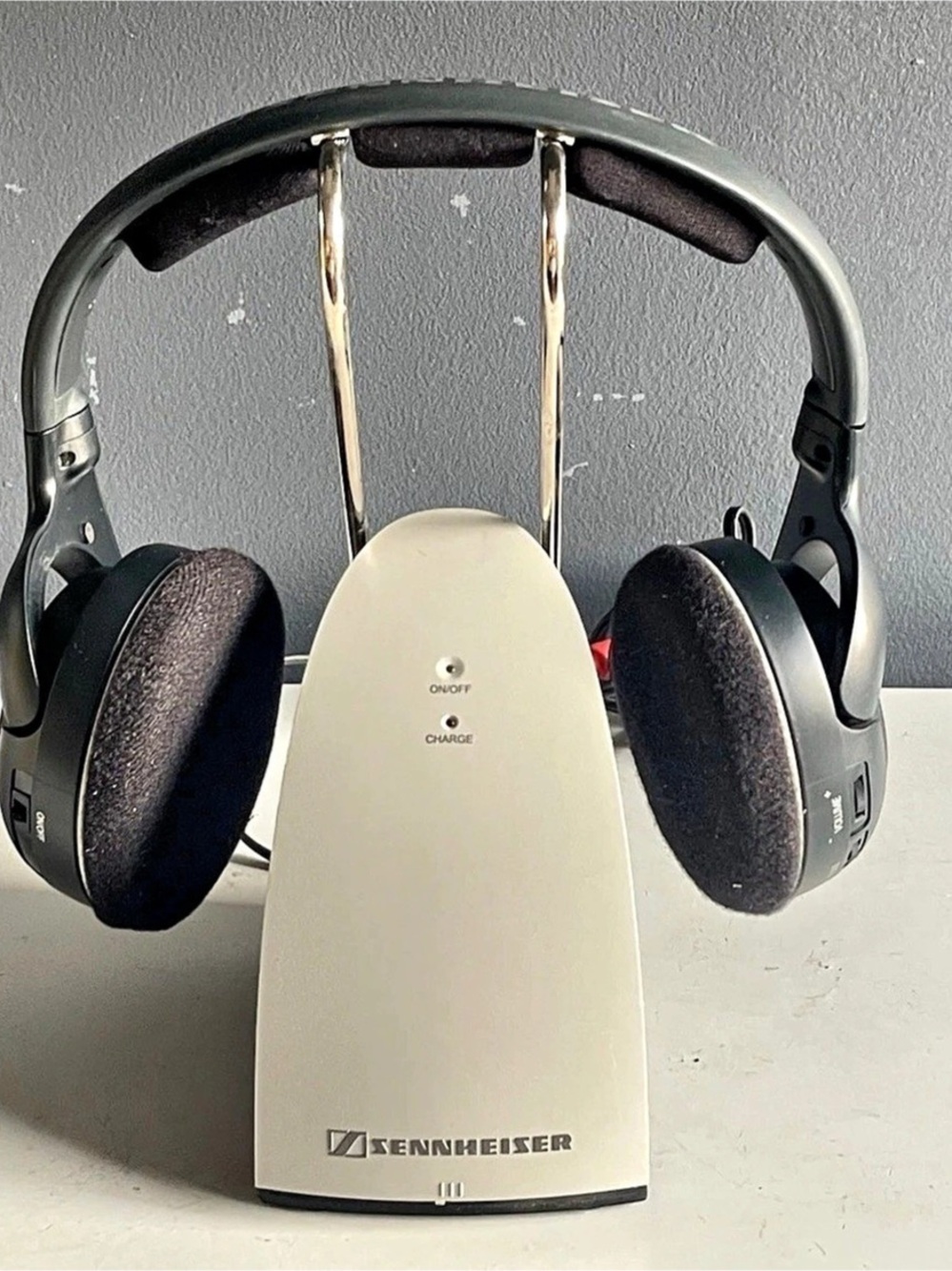 Sennheiser HDR 120 Wireless Headphones Black & White - Picture 16 of 16